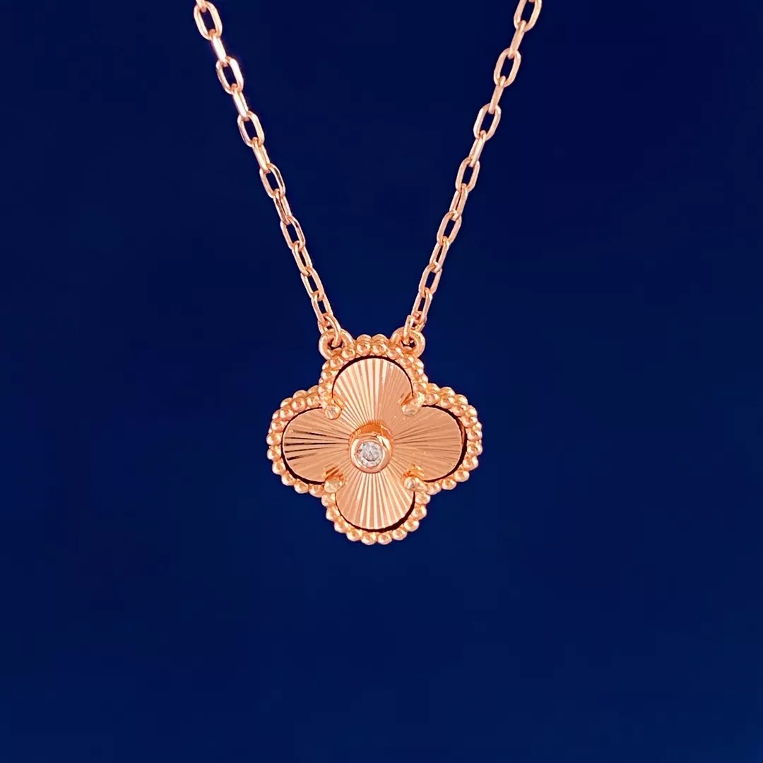 van cleef  arpels collier pour femme s_12b1555